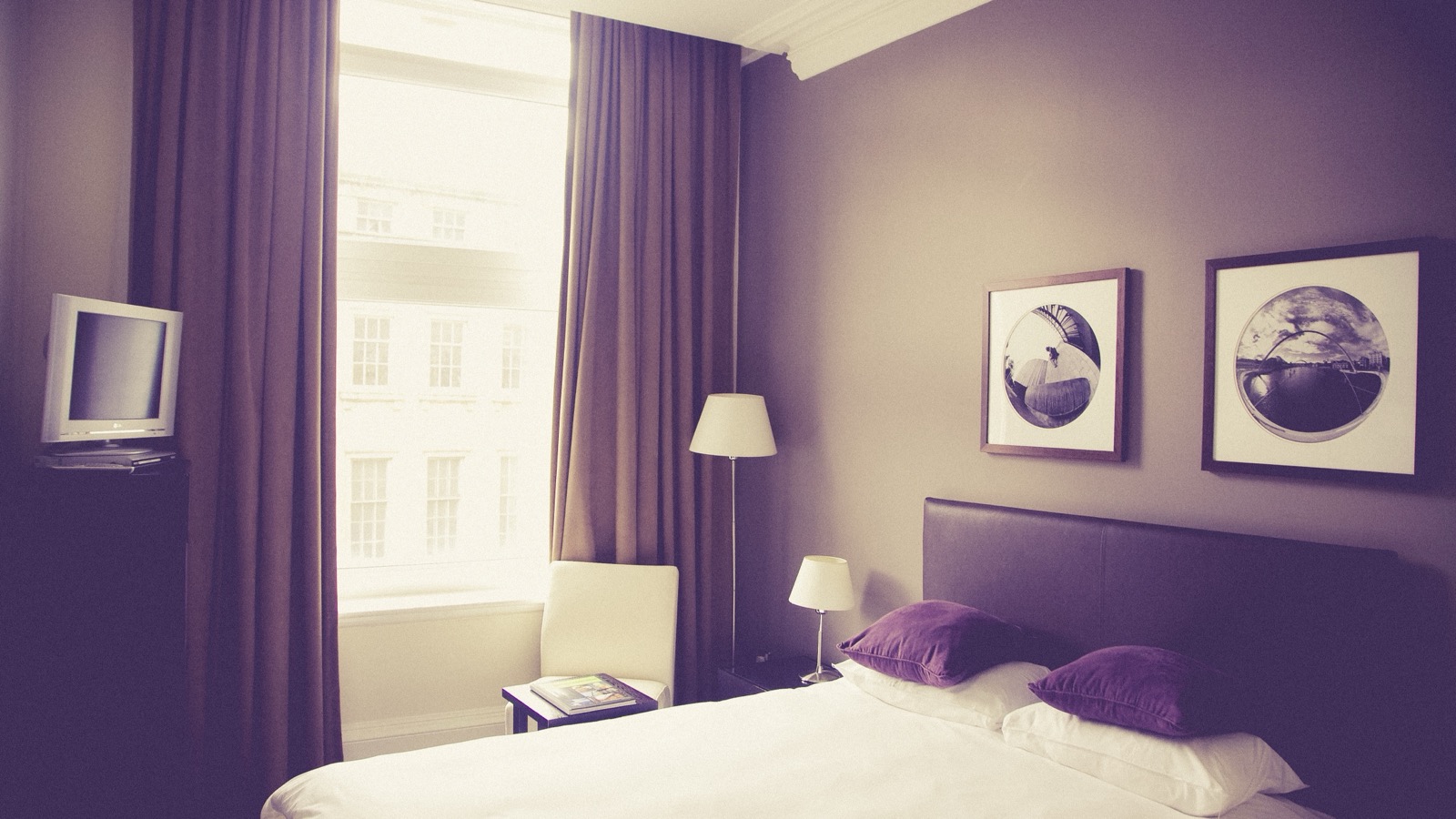 Sleep Divorce: Should You and Your Partner Sleep in Separate Beds?