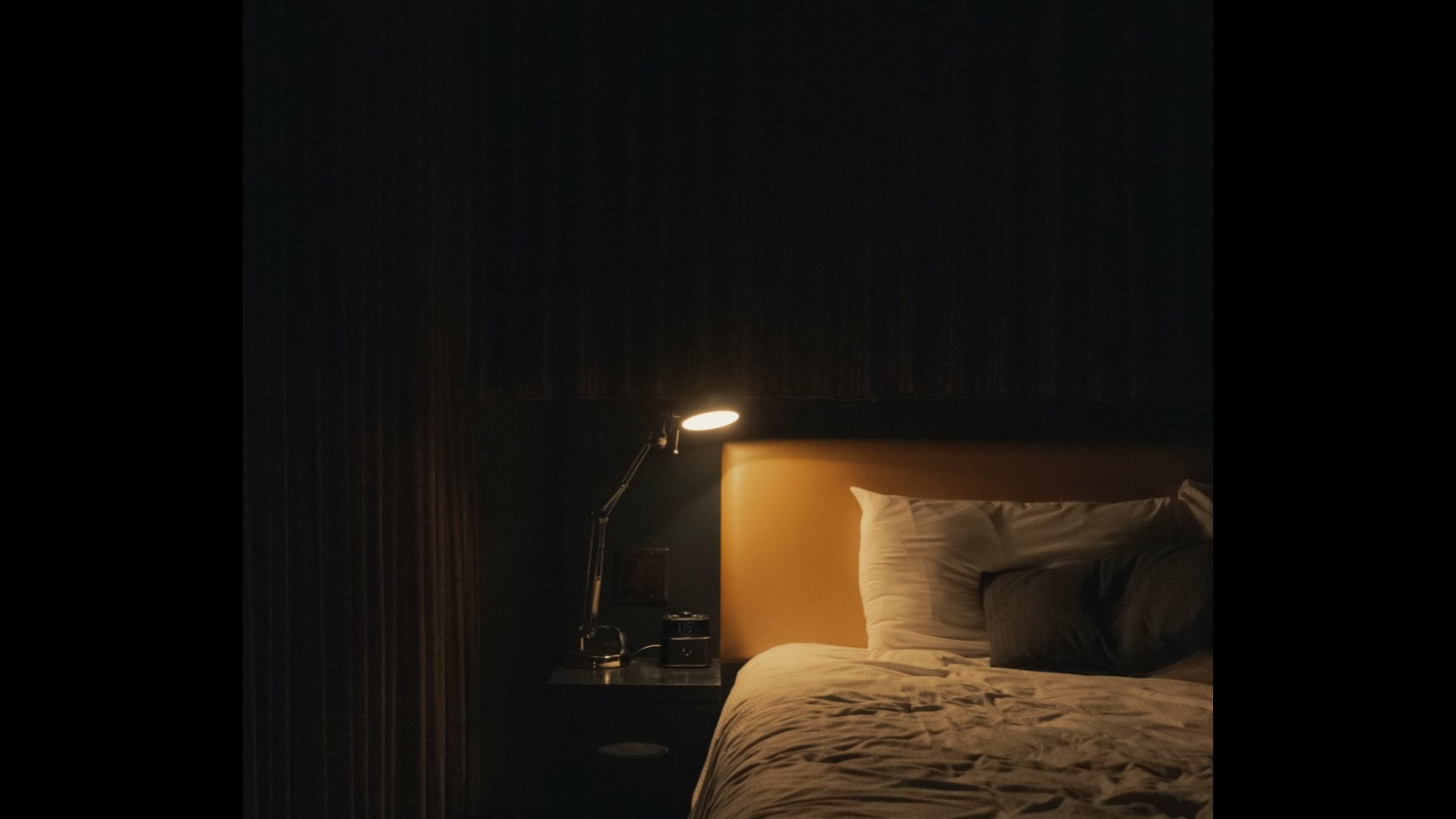 How Late-Night Eating Affects Your Sleep and Recovery